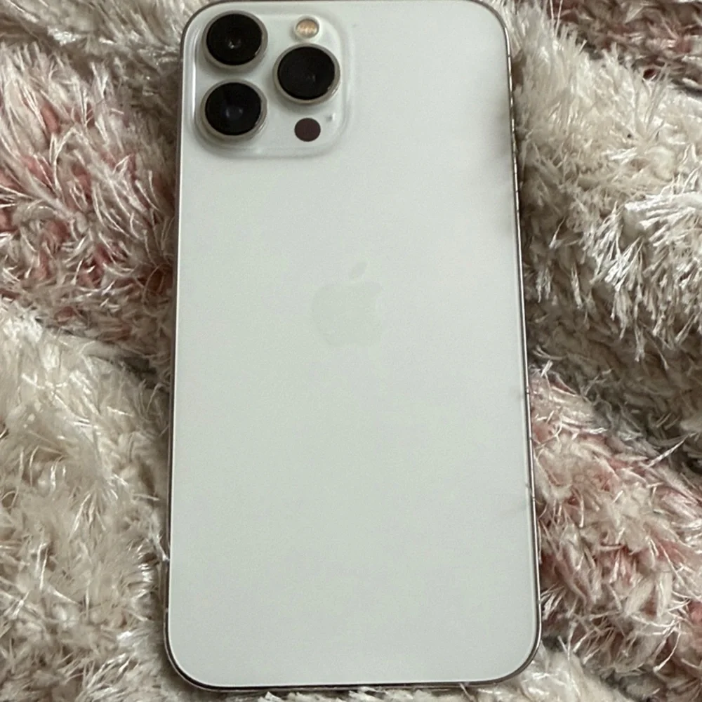 Apple iPhone in Elegant White